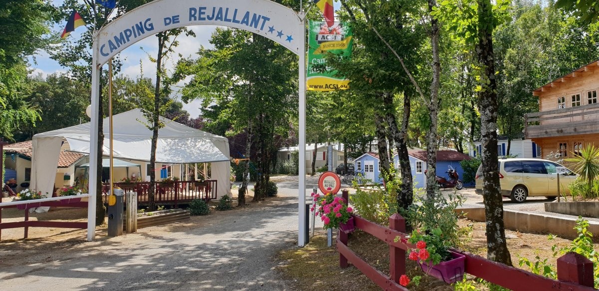 Camping du Rejallant *** — Kemp in Condac