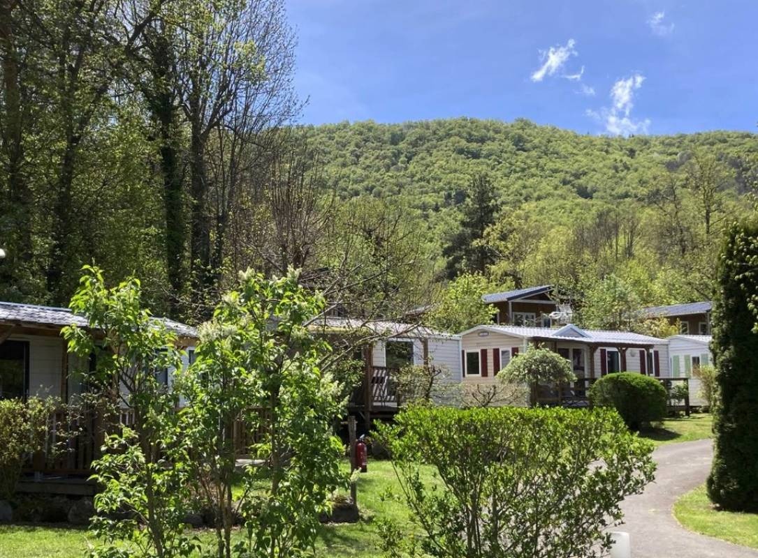 Camping Le Repos Du Baladin *** — Sítio de acampamento in Murol 