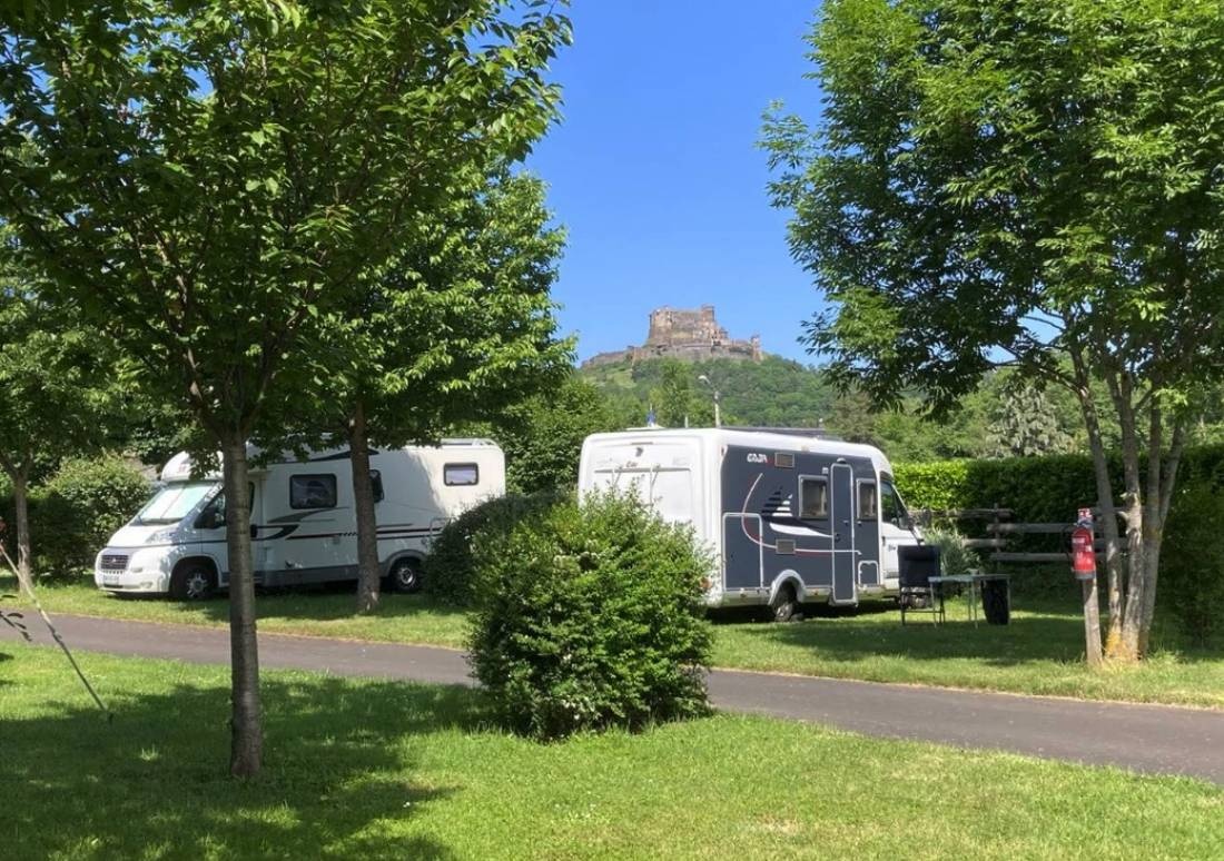 Camping Le Repos Du Baladin *** — Campingplads in Murol 