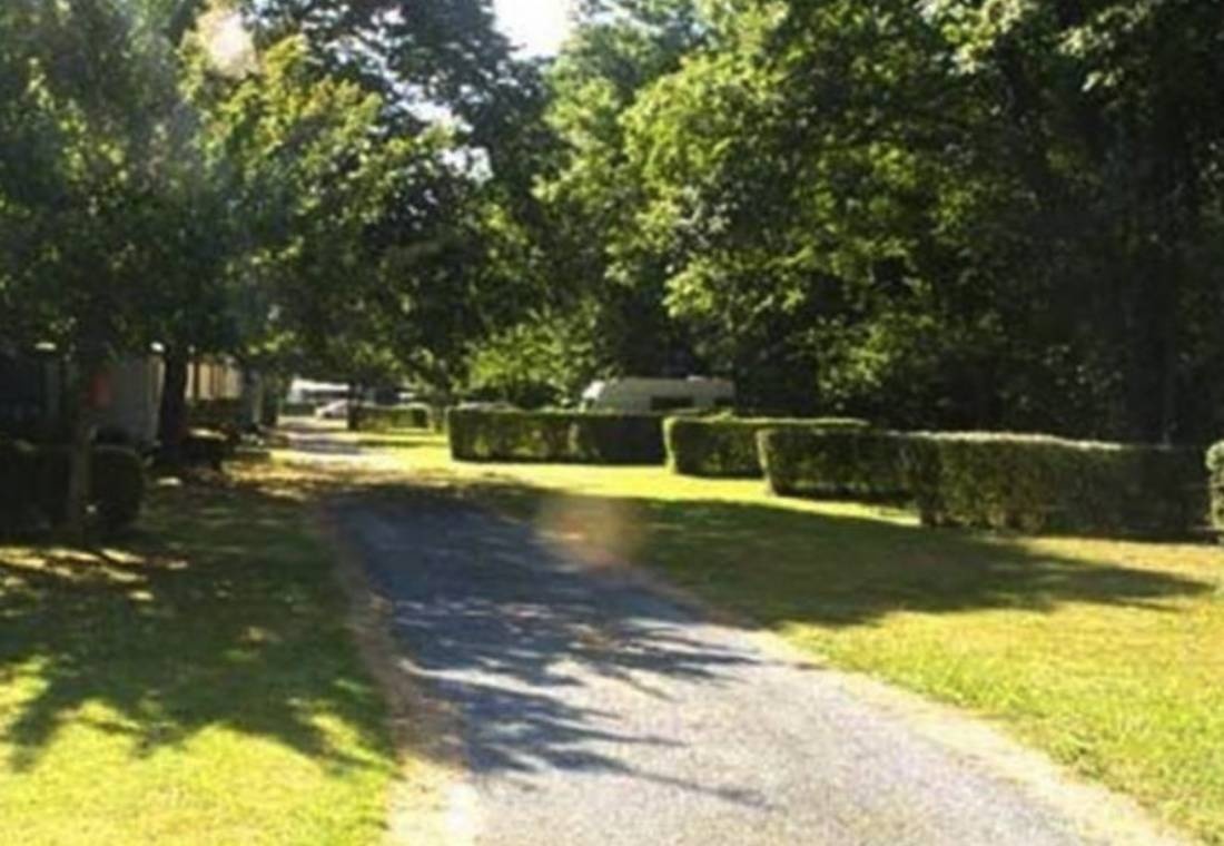 Camping Le Relax *** — Sítio de acampamento in Breuillet / Nouvelle-Aquitaine