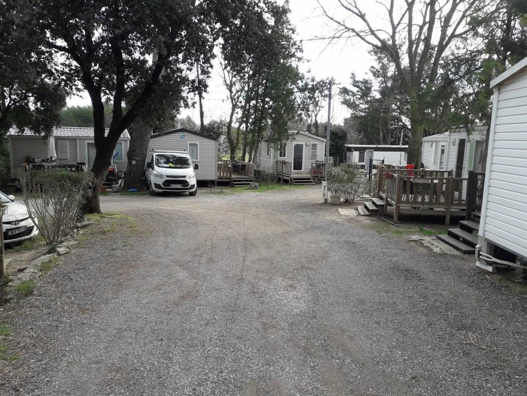 Camping La Pinède *** — Campingplats in Cornillon-Confoux