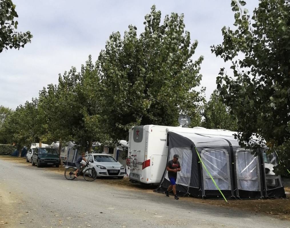 Camping La Rousselotière * — Sítio de acampamento in Givrand