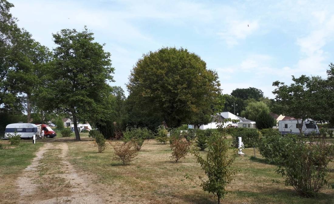 Camping Municipal La Trezee ** — Kemp in Ouzouer-sur-Trézée