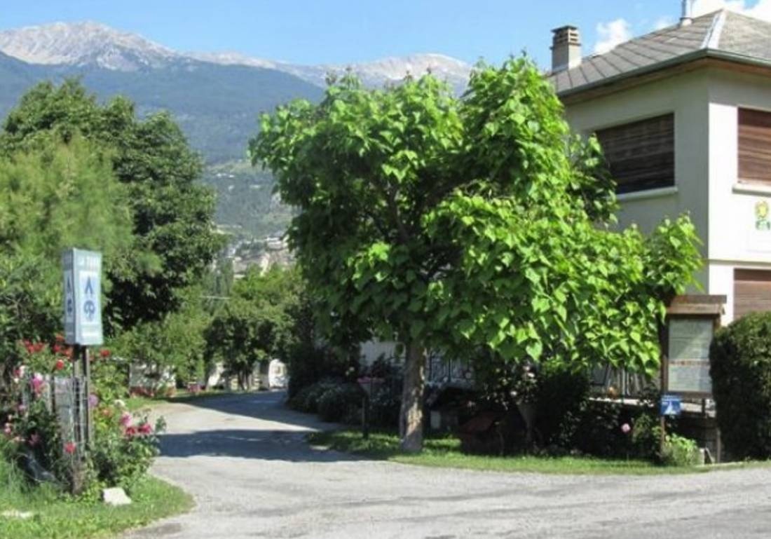 Camping de la Tour — Area da campeggio in Embrun