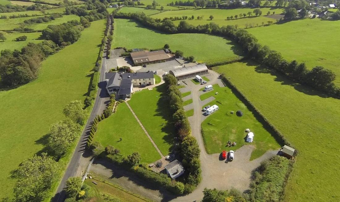 The Shepherds Rest Pub, Camping & Caravan Park — Cámping in Draperstown