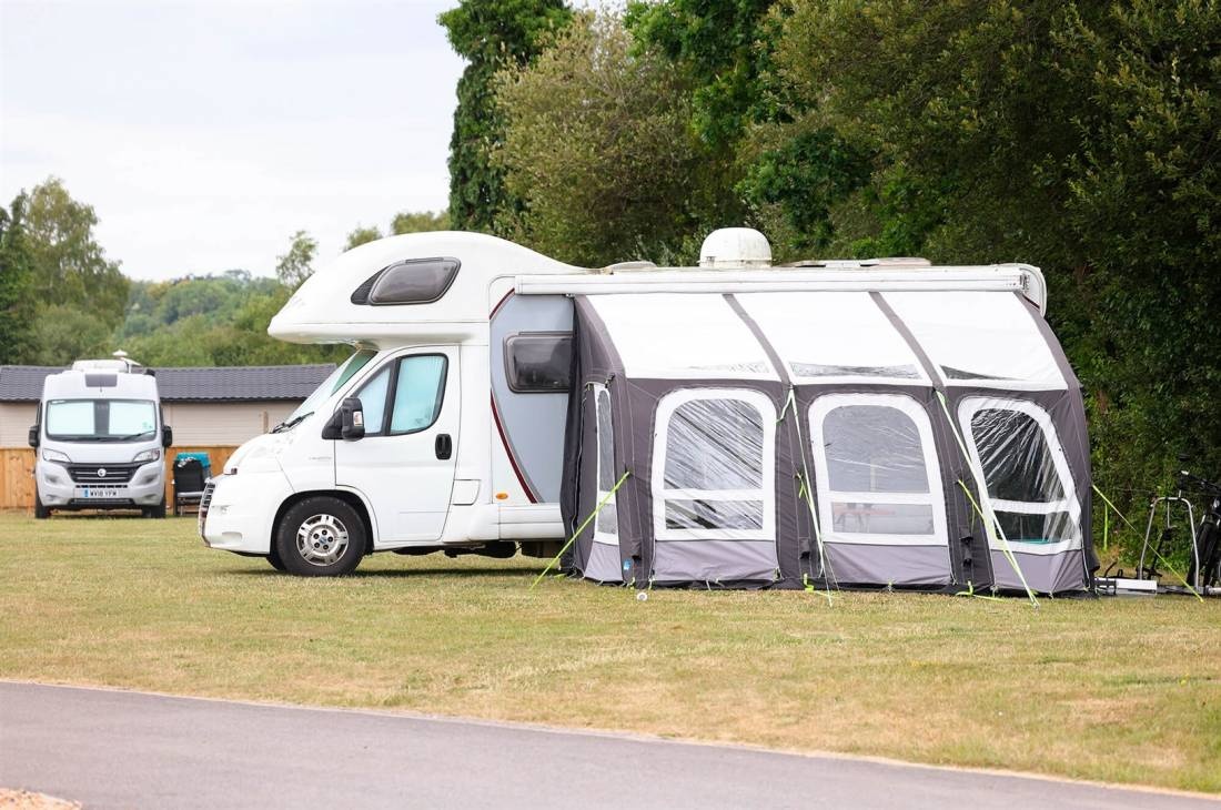 Riverside Holidays — 露营地 in Hamble