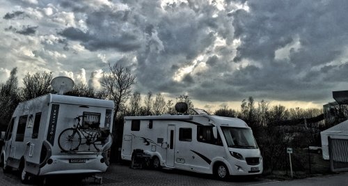 Stellplatz an der FrankenTherme Bad Königshofen — 露营车营地 in Bad Königshofen i.Grabfeld-Ipthausen