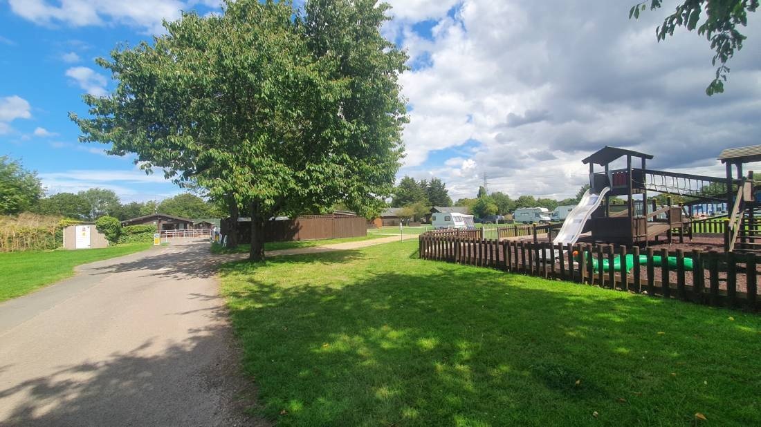 Lee Valley Camping and Caravan Park, Edmonton — Campingplads in Edmonton / England
