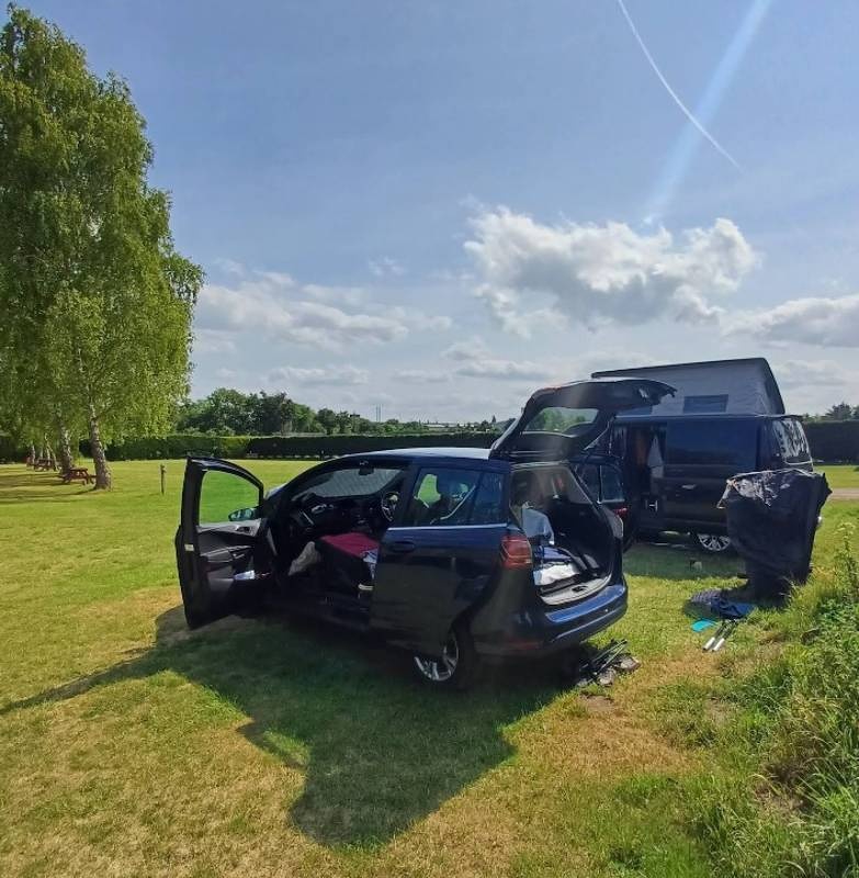 Outney Meadow Caravan Park — Cámping in Bungay