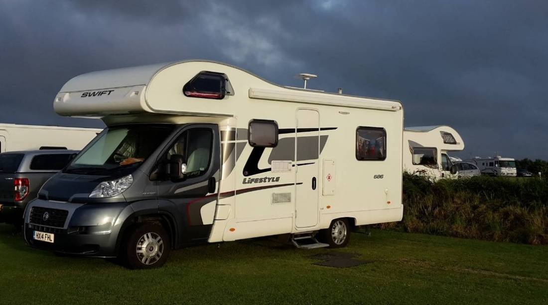 Watergate Bay Touring Park — Campingplass in Tregurrian/Newquay / England