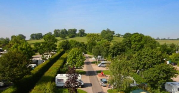 The Old Oaks Touring Caravan Park & Campsite — Foto 2