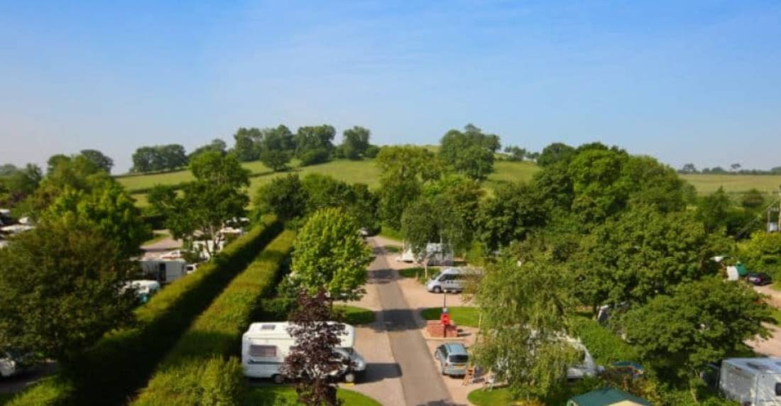 The Old Oaks Touring Caravan Park & Campsite — 露营地 in Glastonbury / Somerset / England