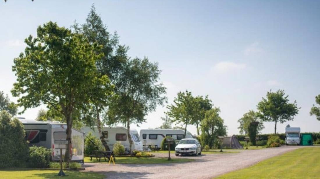 The Old Oaks Touring Caravan Park & Campsite — Campingplads in Glastonbury / Somerset / England