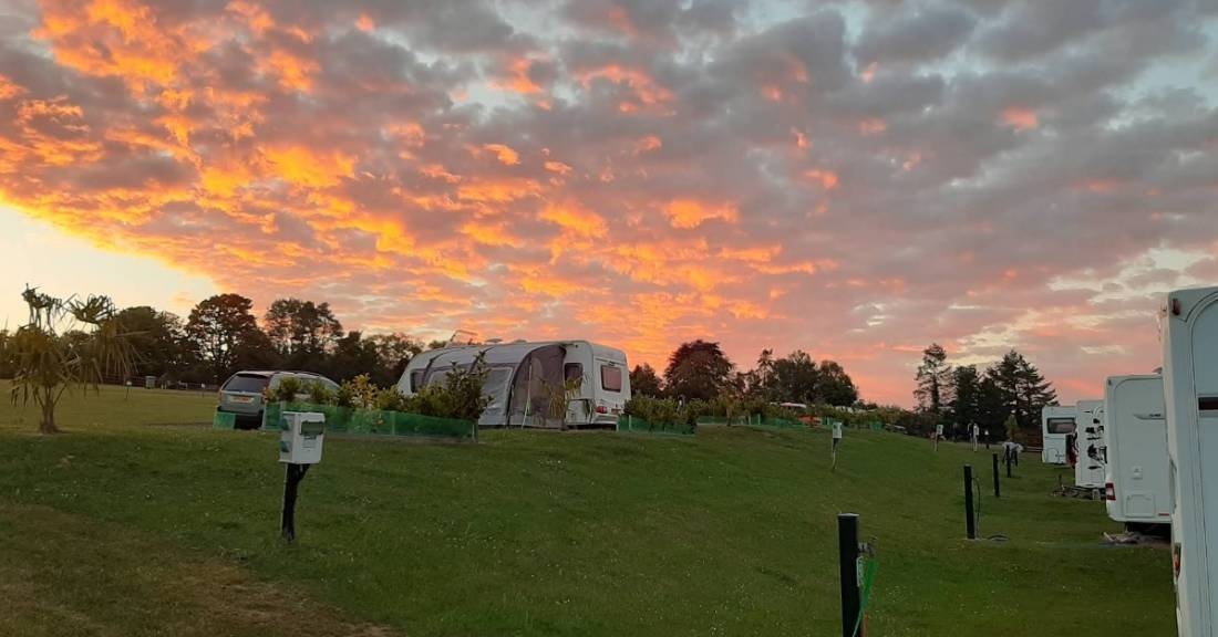 Mayfield Park — Sítio de acampamento in Cirencester / England