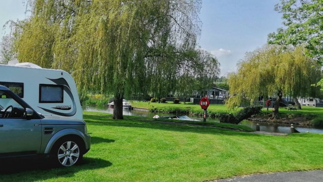 Riverside Caravan Park — Camping in Stratford-upon-Avon / England