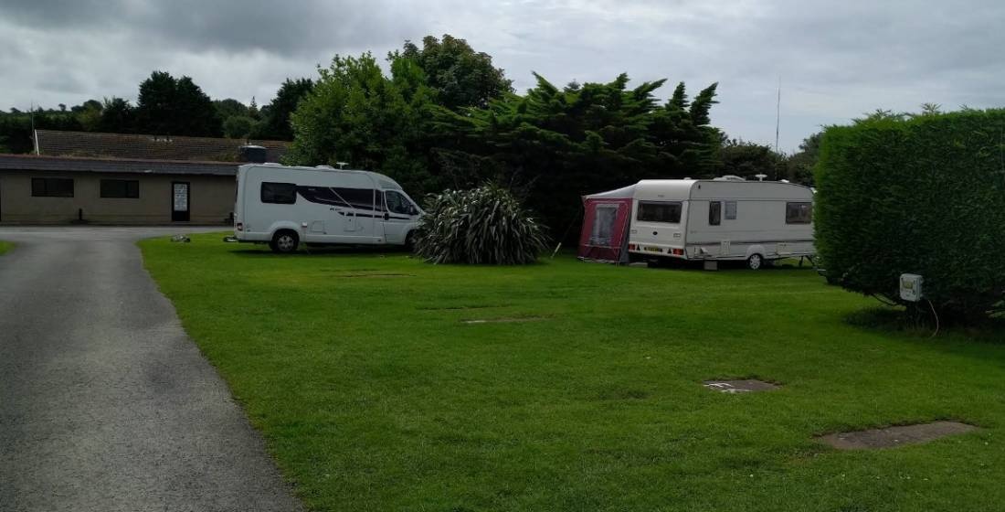 Well Park Caravans — Місце для кемпінгу in  New Hedges / Tenby / Pembrokeshire/ Wales