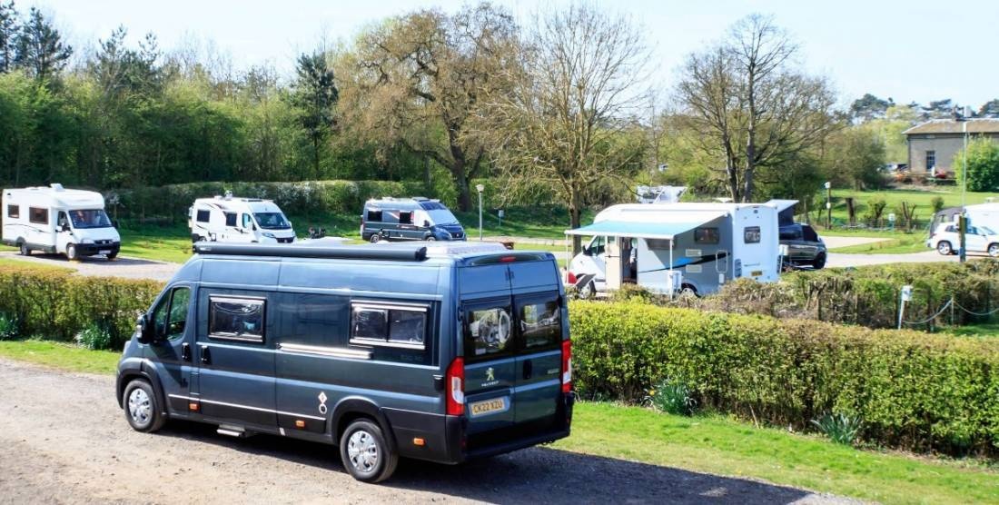 Naburn Lock Caravan Park — Sítio de acampamento in Naburn Hall / York