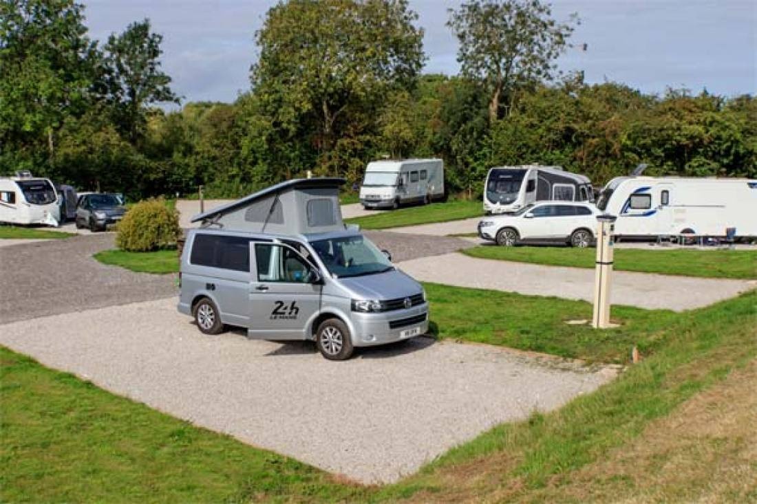 Naburn Lock Caravan Park — Sítio de acampamento in Naburn Hall / York