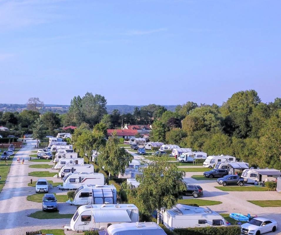 Black Bull Caravan Park. — Area da campeggio in 