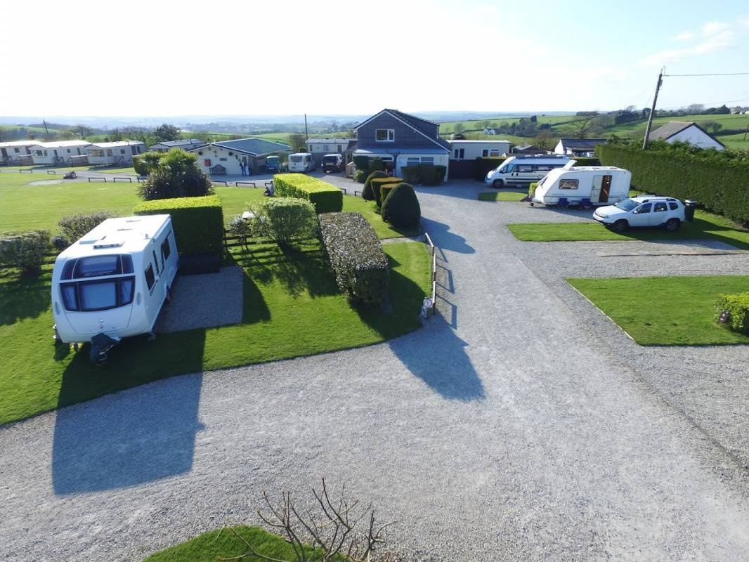 Looe Country Park Caravan Campsite — Camping Site in Loope