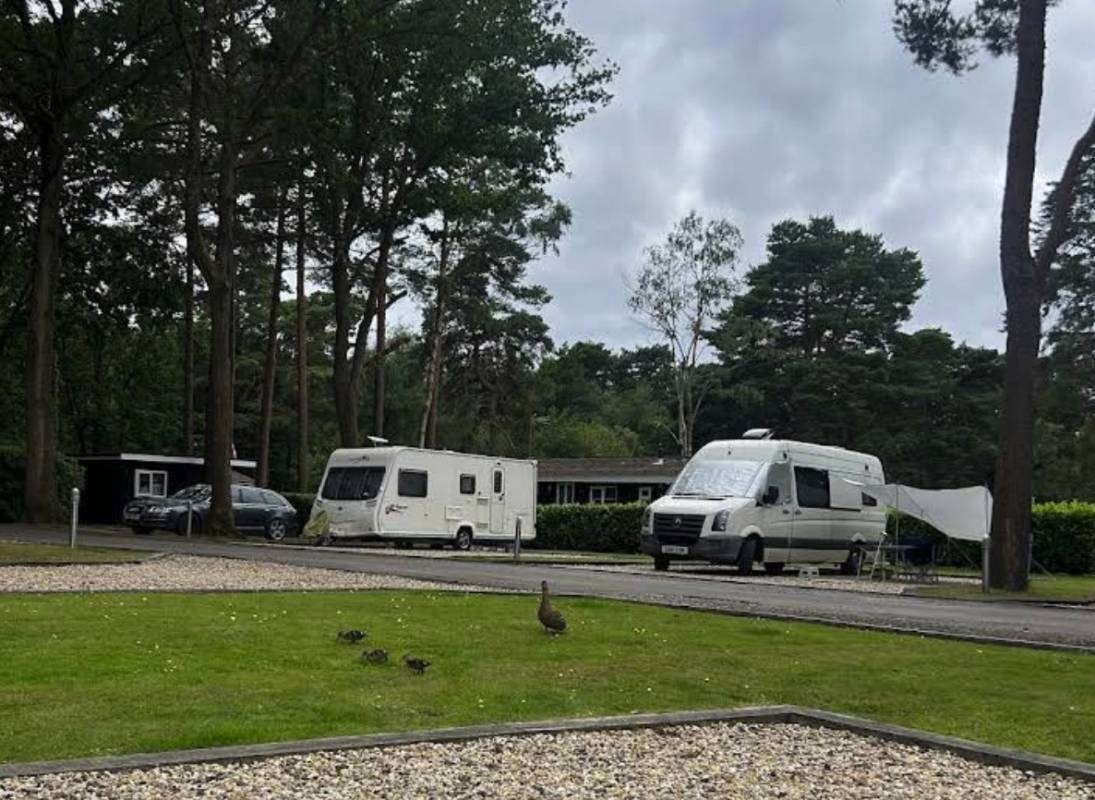 California Chalet & Touring Park — Sítio de acampamento in Wokingham