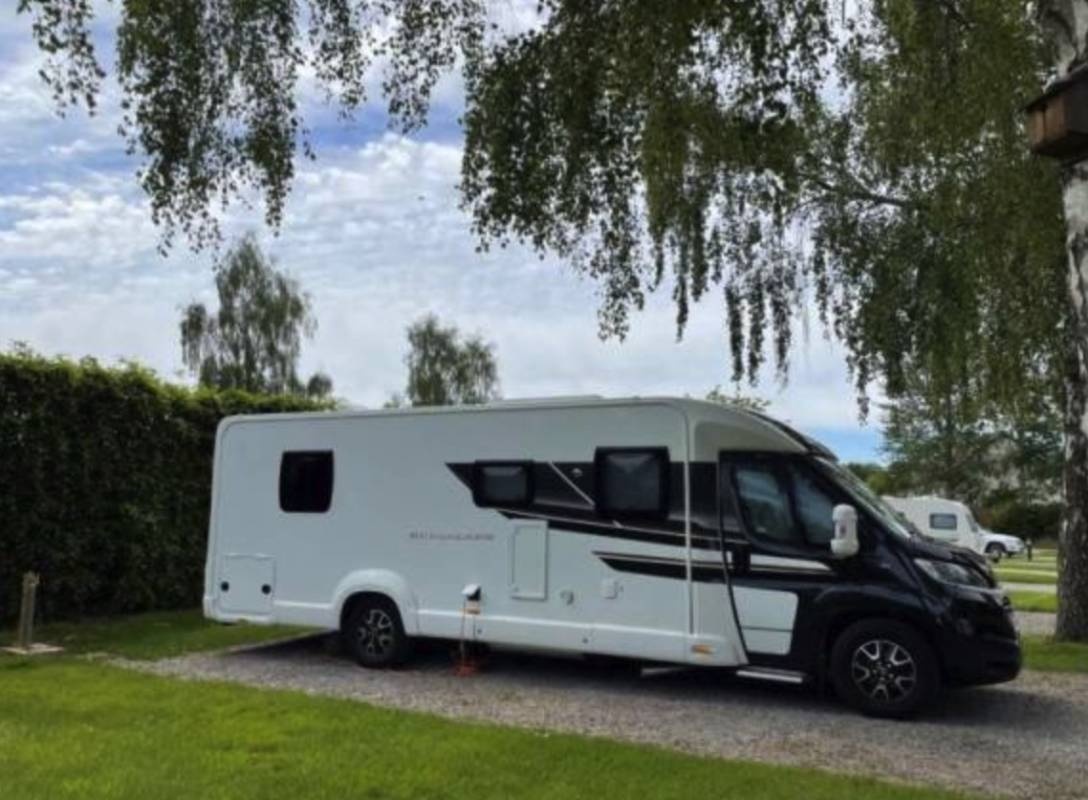 Long Hazel Park - Caravan Park and Campsite — 露营地 in Sparkford