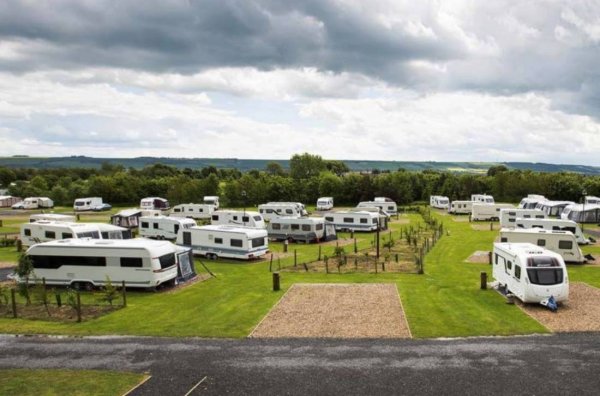 Cayton Village Caravan and Motorhome Club Campsite — Photo 3