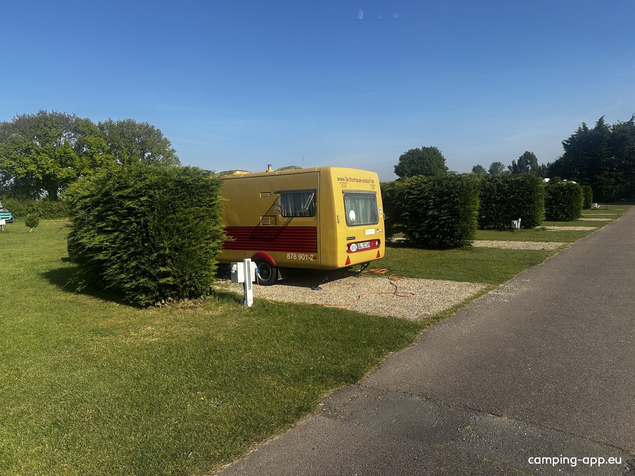 Strangers Public House & Strangers Caravan and Camping Park — Campingplats in Bradfield (Essex) / England
