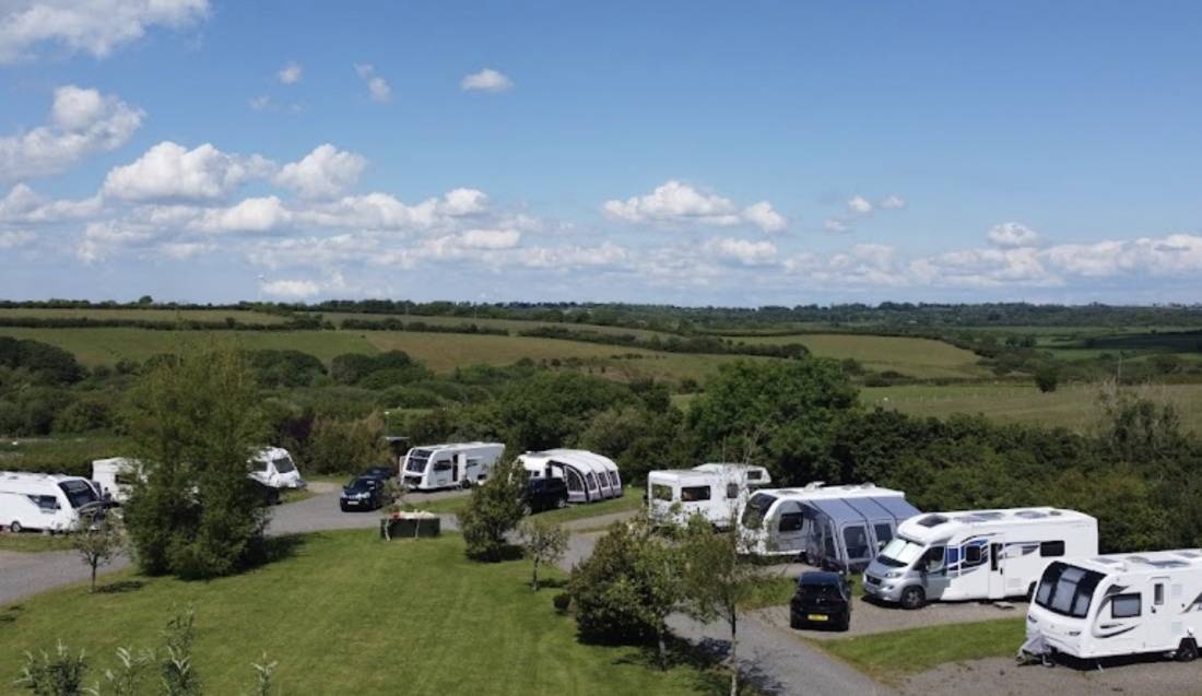 Hungerford Farm Touring Caravan & Motorhome Park — Kemping in Loveston / Wales