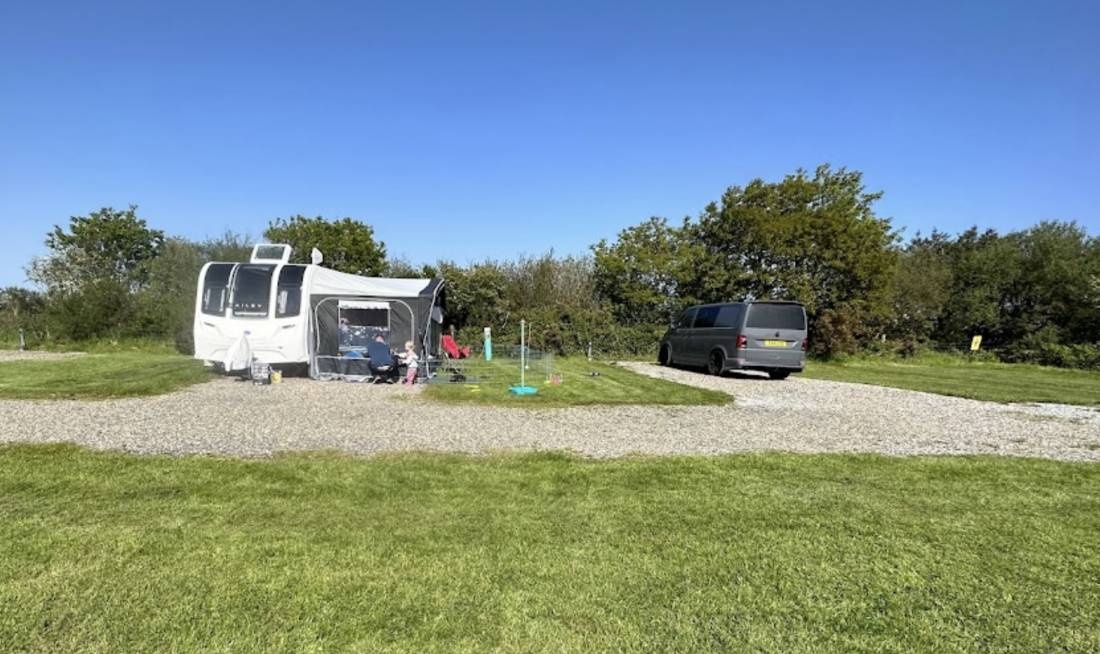 Hungerford Farm Touring Caravan & Motorhome Park — Місце для кемпінгу in Loveston / Wales