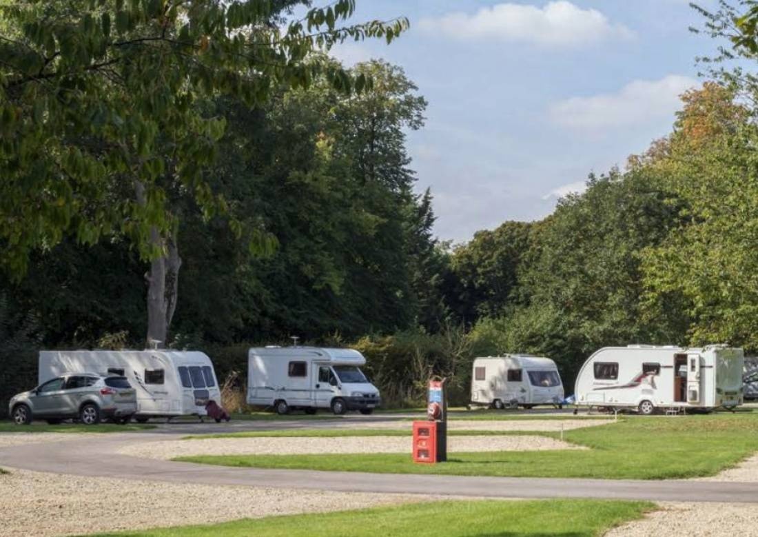 Burford Caravan and Motorhome Club Campsite — Camping Site in Burford