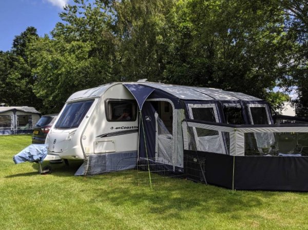 Burford Caravan and Motorhome Club Campsite — Photo 3