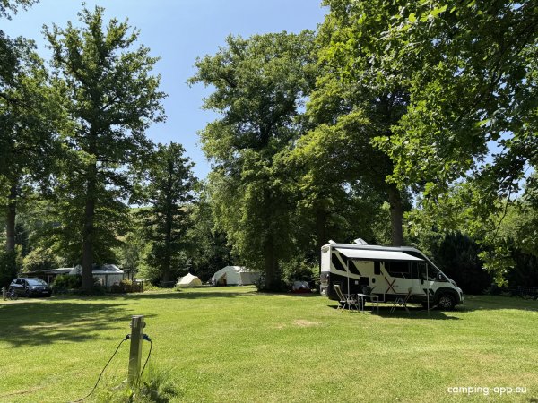 Camping im Eichenwald — Foto 2