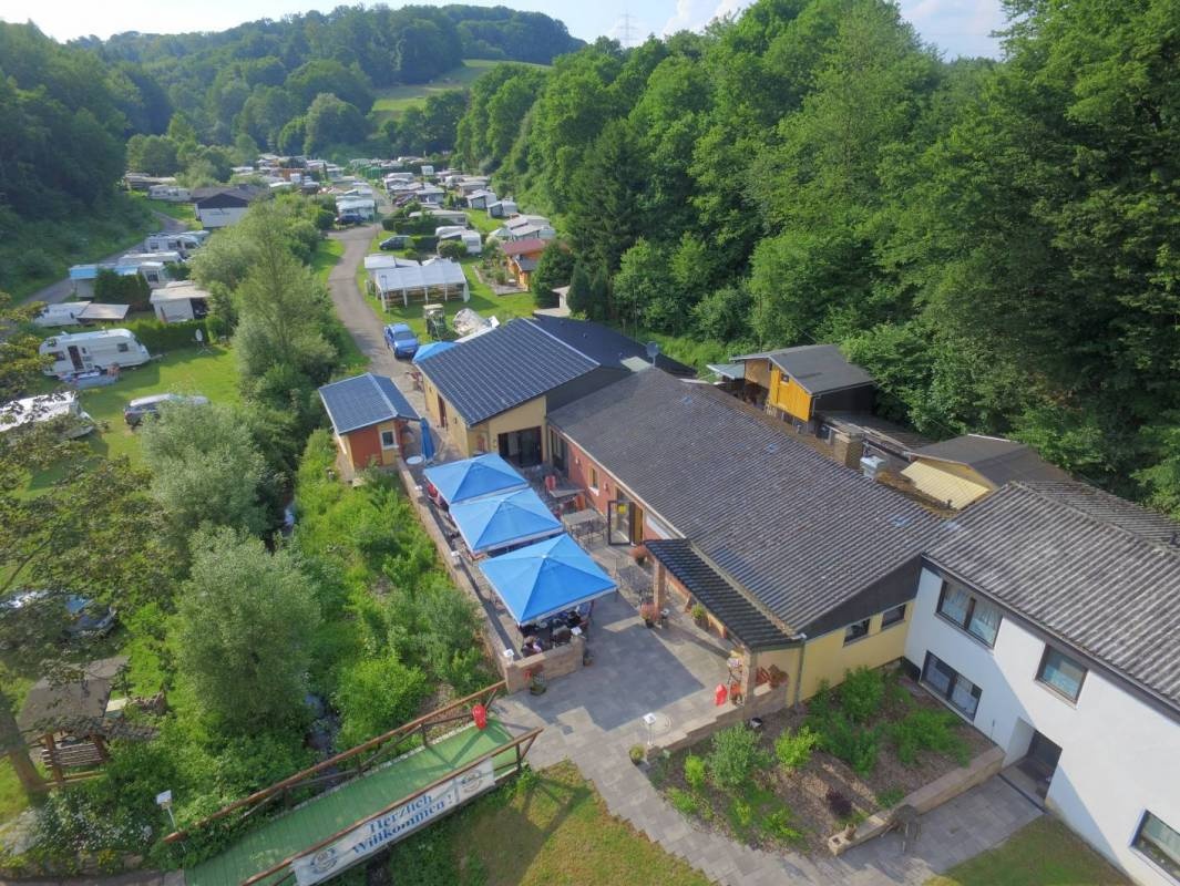 Fulda-Freizeitzentrum Campingplatz — Campingplass in Fuldatal/Knickhagen / Hessen