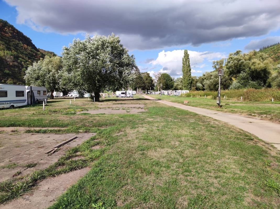 Knaus Camping Park Mosel / castles — Camping in Burgen