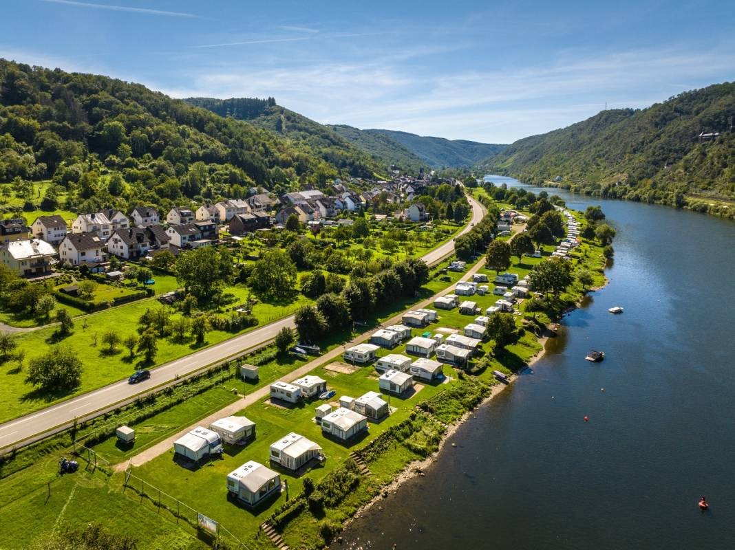 Häppy Life - Mosel Camping Burgen — Campingplass in Burgen