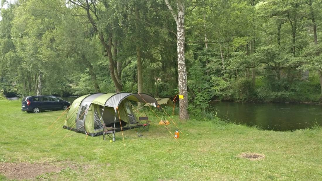 Heimbacher Campingplatz — Kemp in Heimbach / Nordrhein-Westfalen