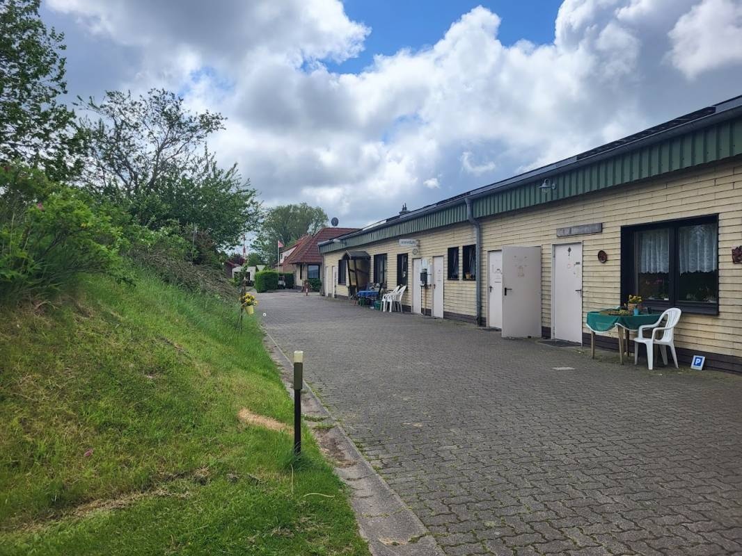 Motel & Camping — 露营地 in Wesselburen