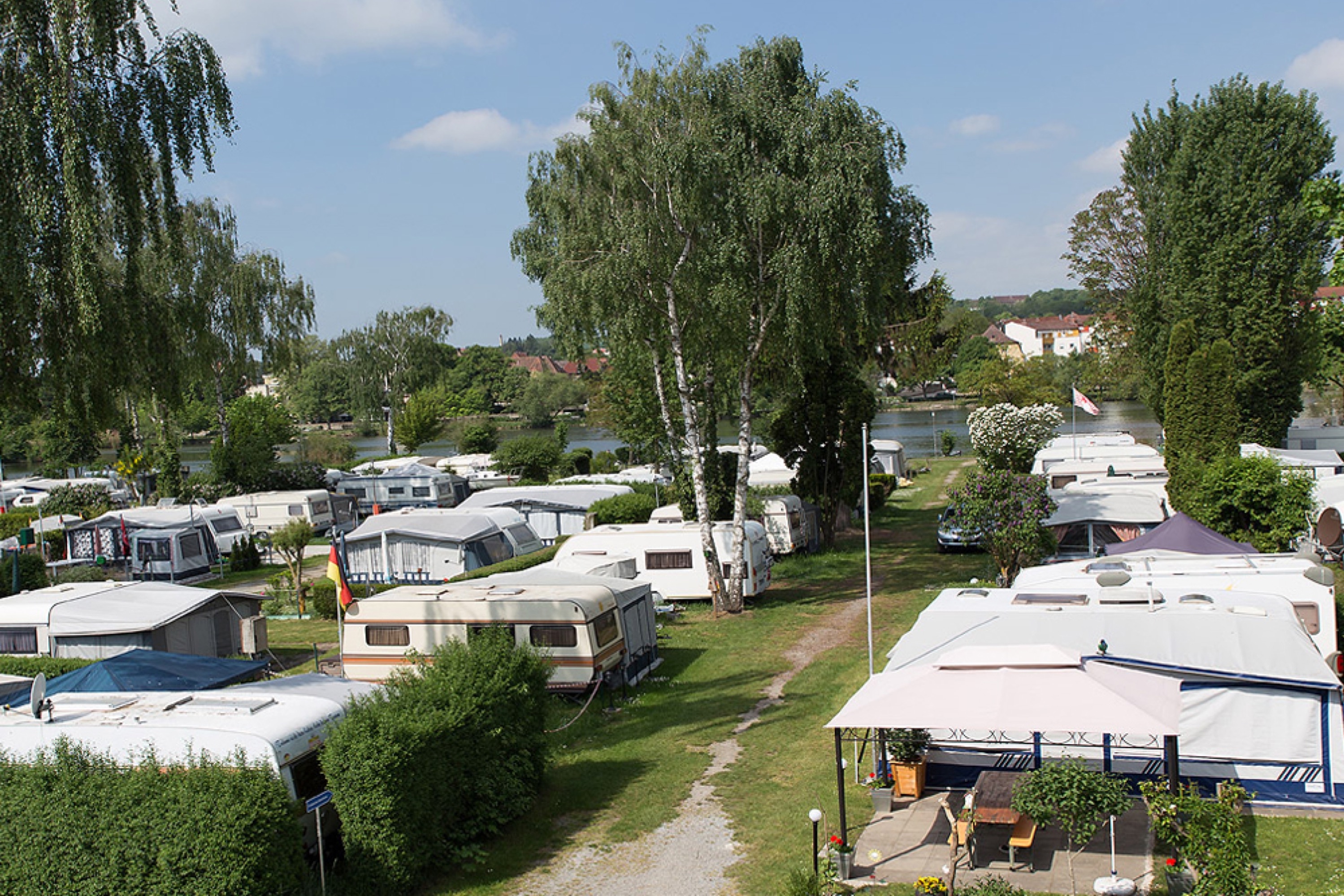 Campingplatz Schiefer Turm — Camping Site in Kitzingen / Bayern