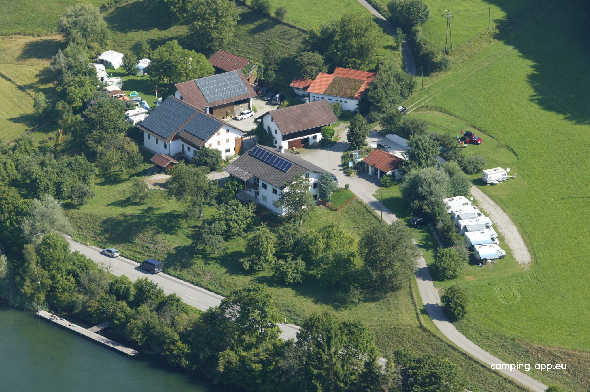 Campingplatz am Marktler Badesee — Місце для кемпінгу in Marktl / Bayern