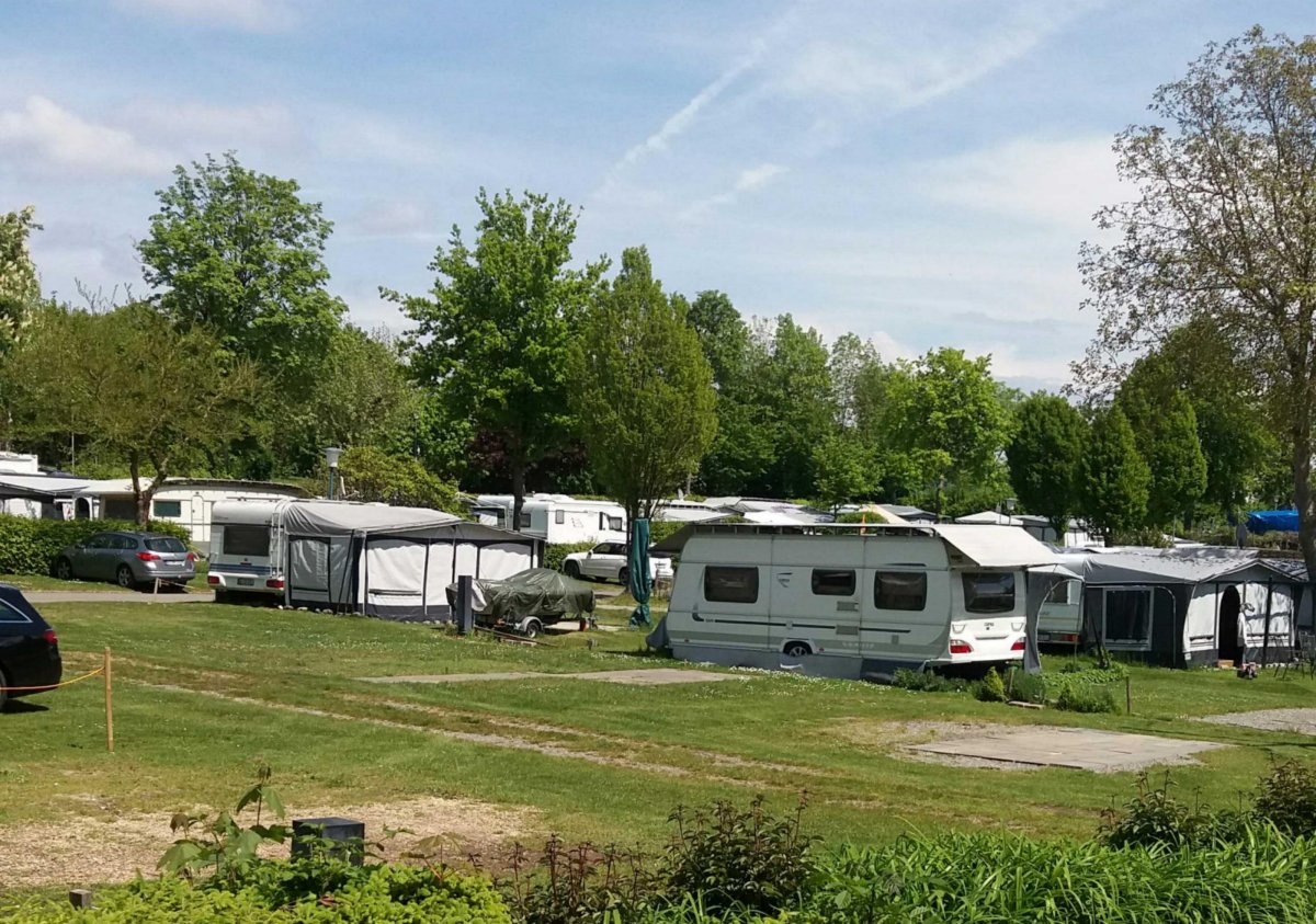 Campingplatz Schloss Kirchberg — Kemp in Immenstaad / Baden-Württemberg