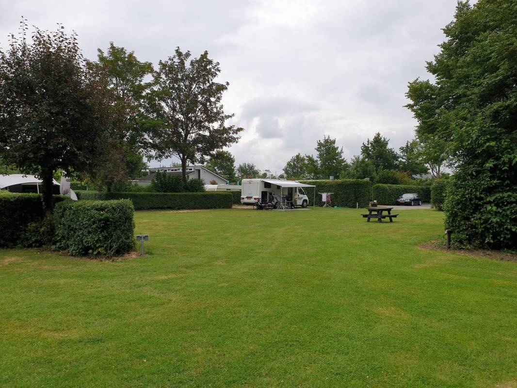 De Uitwijk Camping & Chaletparc — Camping Site in De Heen