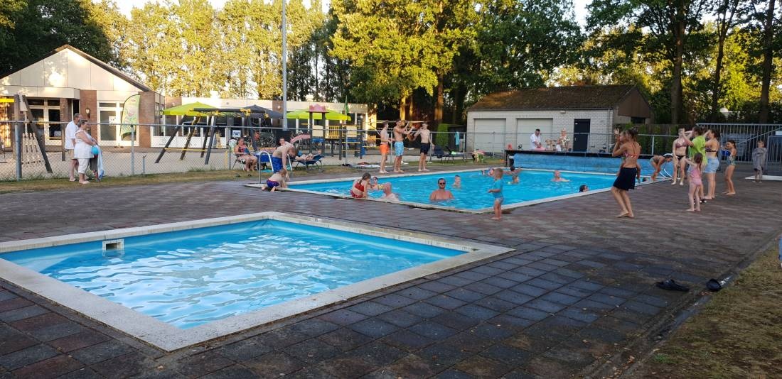 Camping De Couwenberg — Area da campeggio in Netersel / Noord-Brabant