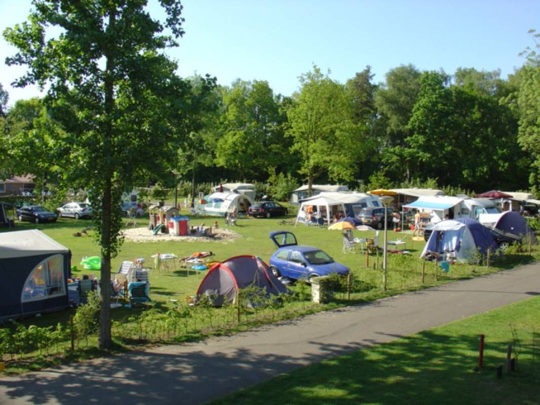 De Weuste Camping & Recreatiepark — Campingplats in Reutum