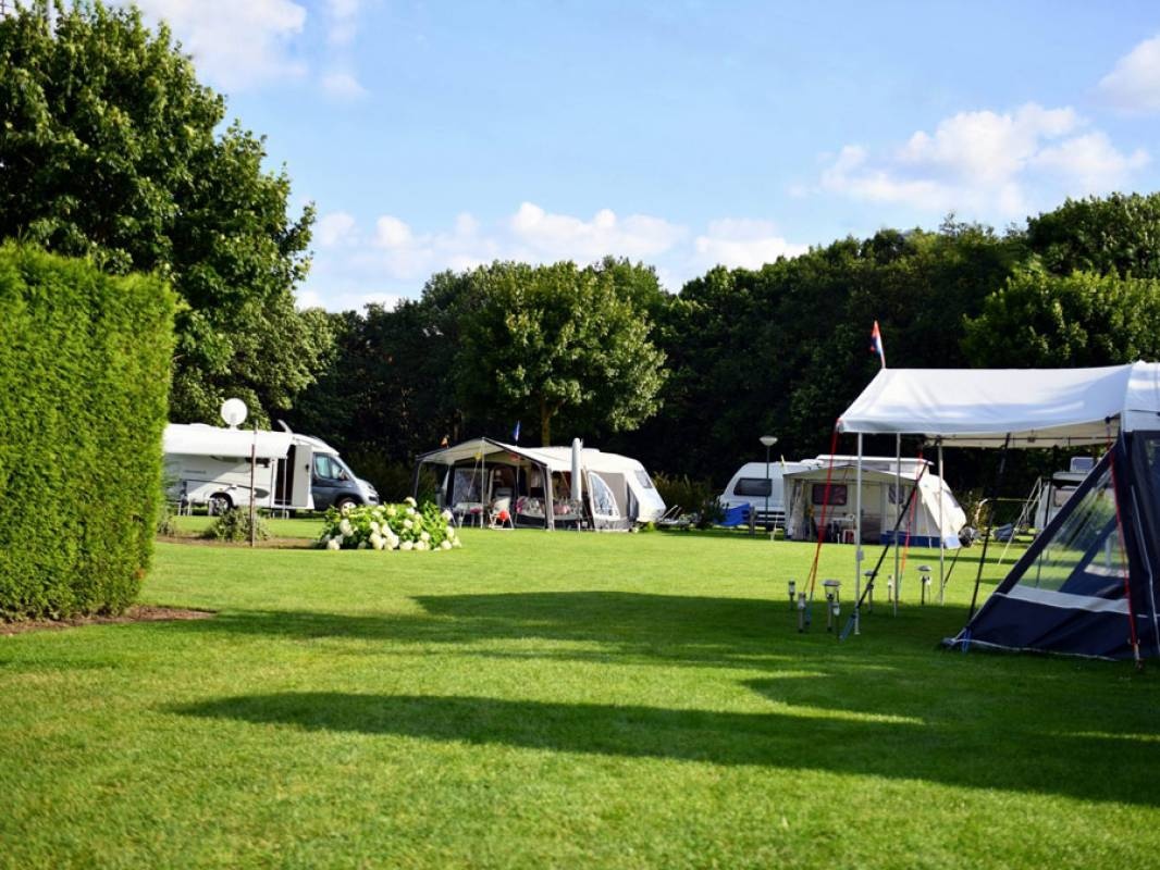 Hanssenhof Camping — Campingplatz in Helden