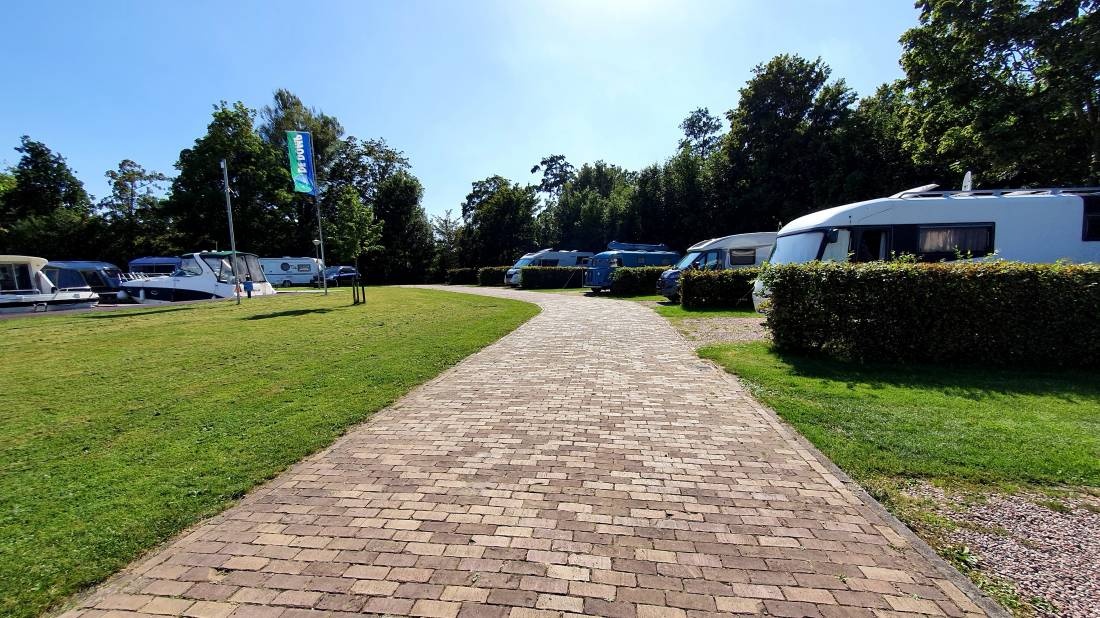 Jachthaven en Camping de Domp — Campingplatz in Sneek
