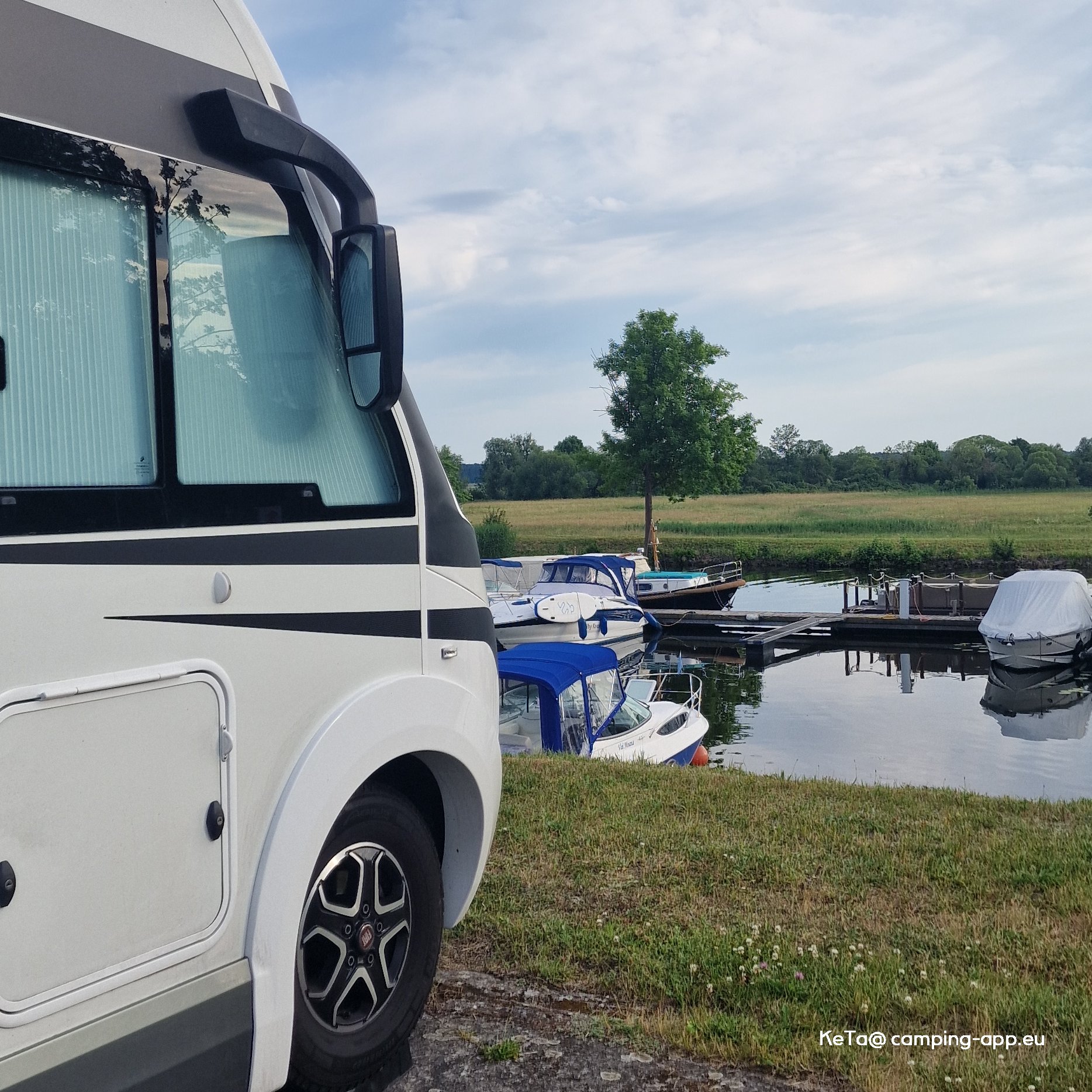 Stellplatz an der Marina Wesenberg — Campervan Site in Wesenberg