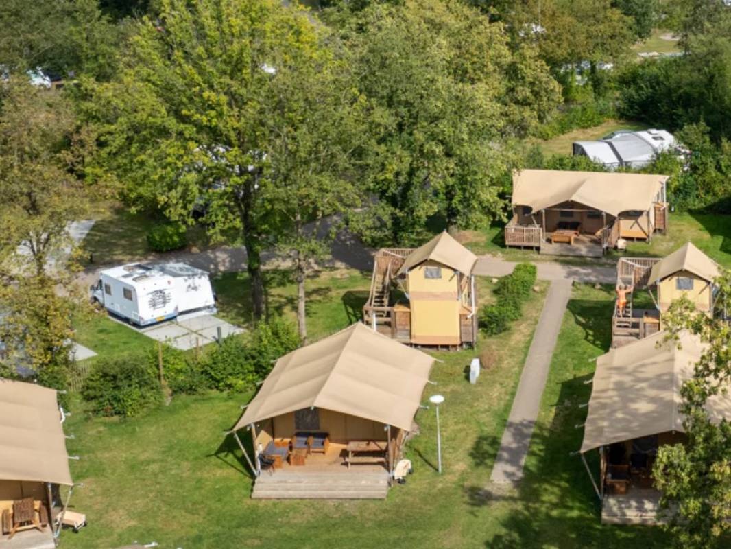 Roompot Holiday Hunzedal — Kemping in Borger