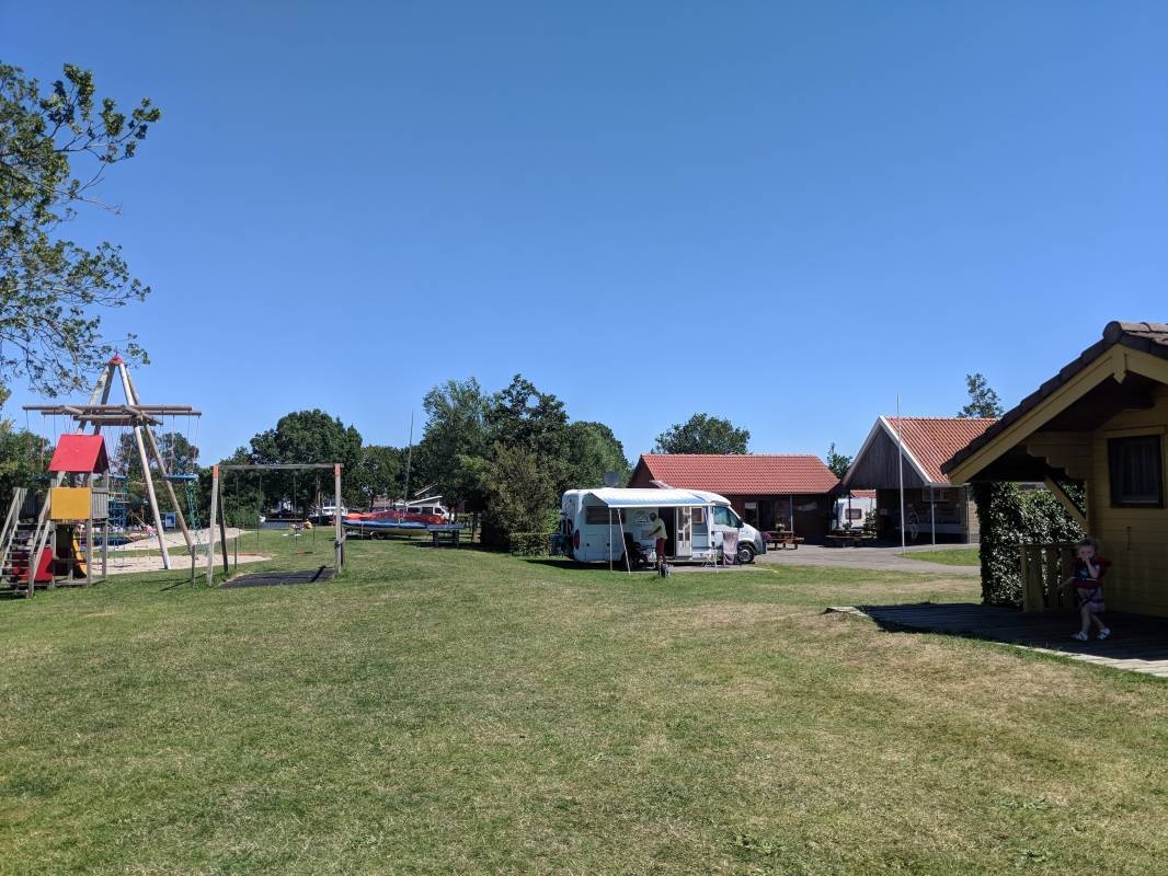 Watersportcamping De Bearshoeke — Camping Site in Oudega