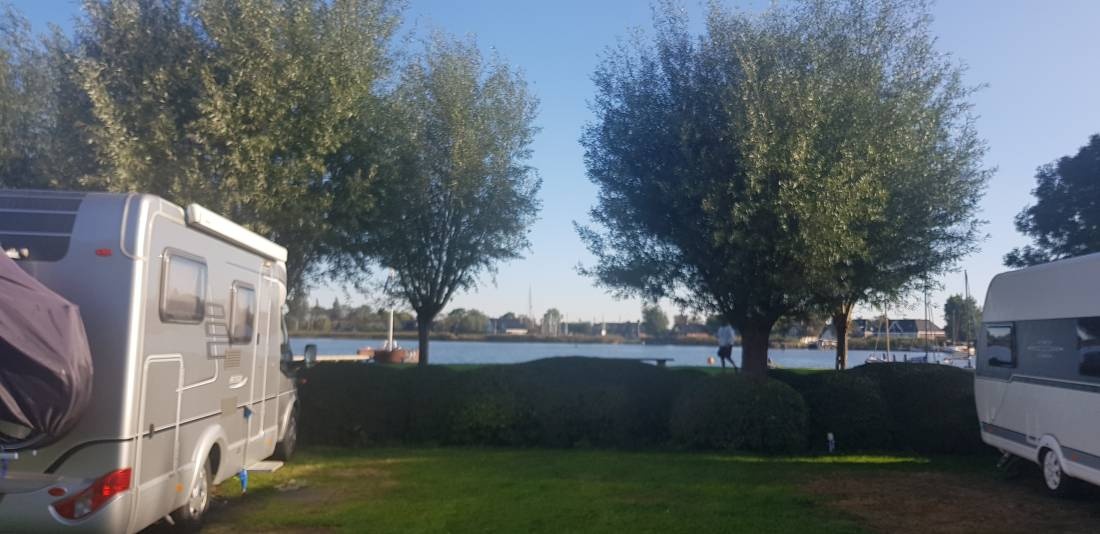 Watersportcamping De Bearshoeke — Campingplatz in Oudega